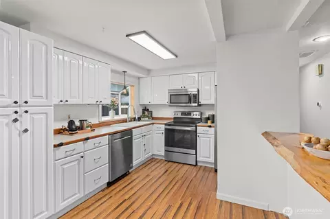 Kitchen - 614 217th St SW, Bothell, WA 98021 photo 1 of 3