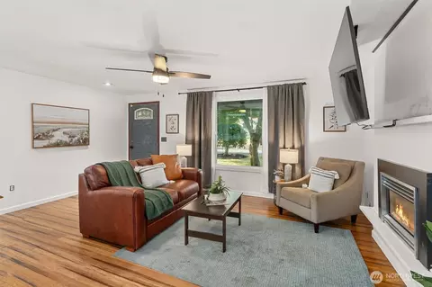 Living - 614 217th St SW, Bothell, WA 98021 photo 3 of 3