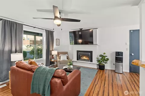 Living - 614 217th St SW, Bothell, WA 98021 photo 2 of 3