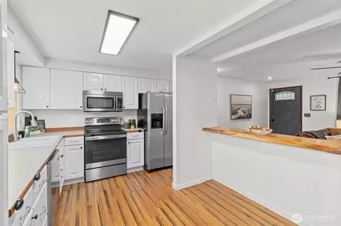 Kitchen - 614 217th St SW, Bothell, WA 98021 photo 3 of 3