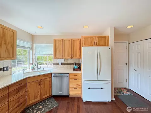 Kitchen - 80 Cherrywood Pl, Sequim, WA 98382 photo 3 of 4
