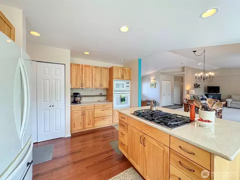 Kitchen - 80 Cherrywood Pl, Sequim, WA 98382 photo 4 of 4