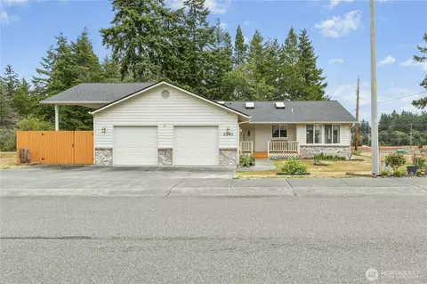 2360 SW Vista Park Dr, Oak Harbor, WA 98277