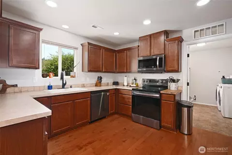 Kitchen - 1114 Ross Ave NW, Orting, WA 98360 photo 1 of 2