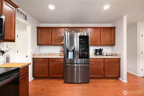 Kitchen - 1114 Ross Ave NW, Orting, WA 98360 photo 2 of 2