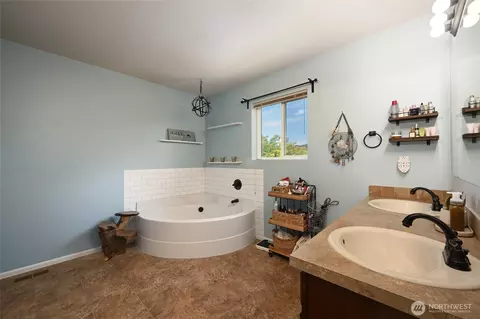 Bath - 1114 Ross Ave NW, Orting, WA 98360 photo 4 of 5