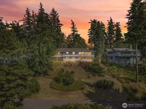 118 Highland Dr, Bellingham, WA 98225