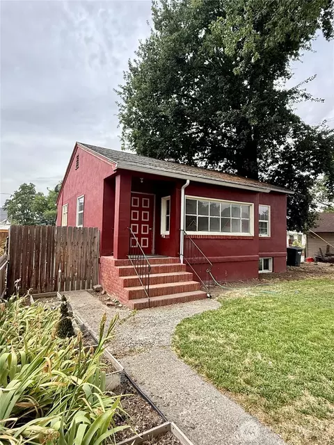 412 S 4th St, Dayton, WA 99328