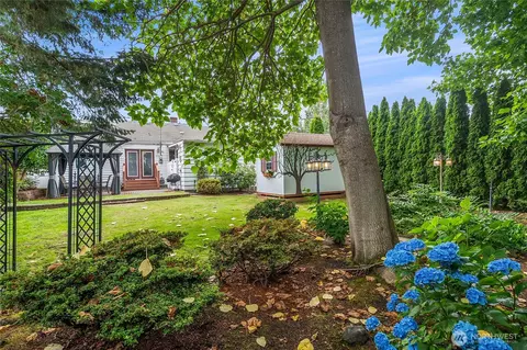 2658 35th Ave W, Seattle, WA 98199