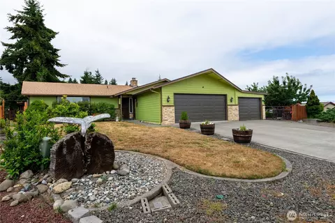 718 Elizabeth Pl, Port Angeles, WA 98362