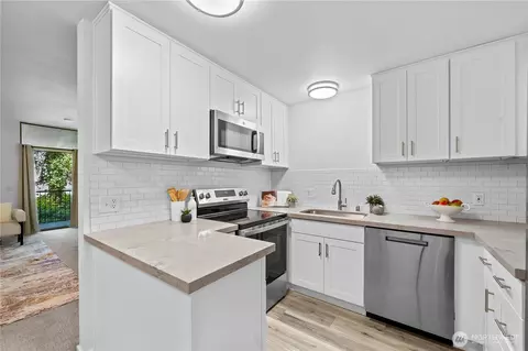 13932 NE 60th St #150, Redmond, WA 98052
