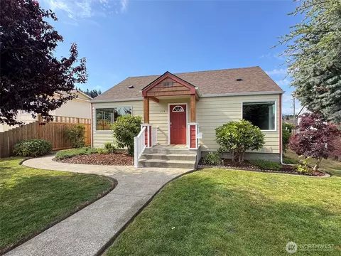 1124 E 4th St, Port Angeles, WA 98362
