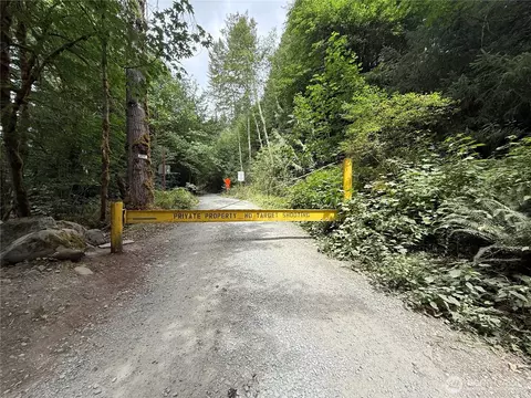 327 Nn Kolisch Rd E, Carbonado, WA 98323
