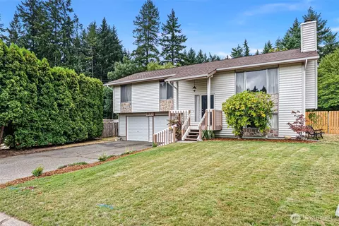 8423 Hickory Pl NE, Bremerton, WA 98311