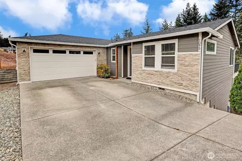 1095 Saint Moritz Ct, Camano Island, WA 98282