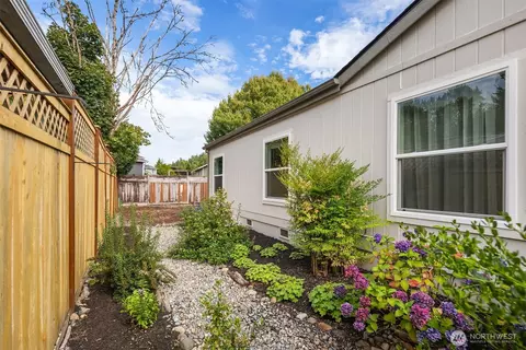 15400 SE 155th Pl #28, Renton, WA 98058