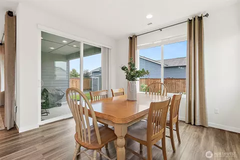 Dining - 1382 Boyle St, Enumclaw, WA 98022 photo 2 of 3