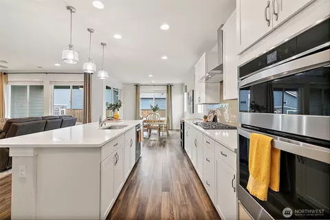 Kitchen - 1382 Boyle St, Enumclaw, WA 98022 photo 5 of 7