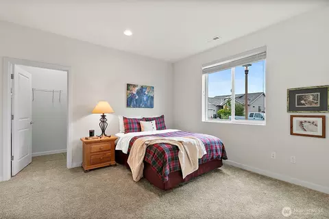 Bedroom - 1382 Boyle St, Enumclaw, WA 98022 photo 4 of 5