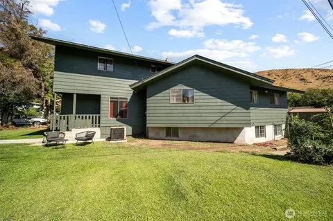 100 S Douglas, Cashmere, WA 98815