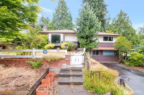 2124 N 167th St, Shoreline, WA 98133