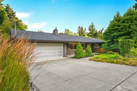 804 109th Ave SE, Bellevue, WA 98004