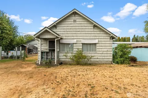 1127 104th St E, Tacoma, WA 98445