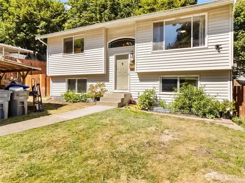 60 NE Lorrain Ct, Belfair, WA 98528