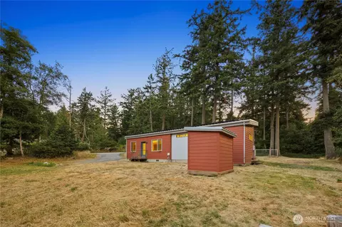 Exterior - 11 Pooh Pl, Eastsound, WA 98245 photo 11 of 12