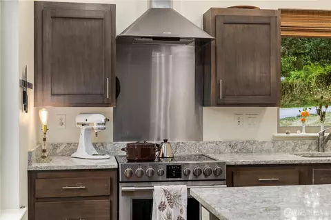 Kitchen - 11 Pooh Pl, Eastsound, WA 98245 photo 3 of 7