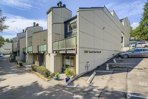 7307 Sand Pont Way NE #613, Seattle, WA 98115