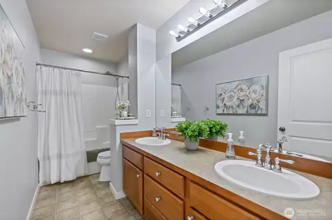 Bath - 4005 167th Pl SE, Bothell, WA 98012 photo 3 of 3