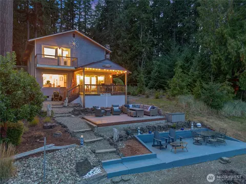 32 Grapeview Pt Rd, Allyn, WA 98524