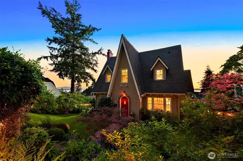 251 N Garden St, Bellingham, WA 98225