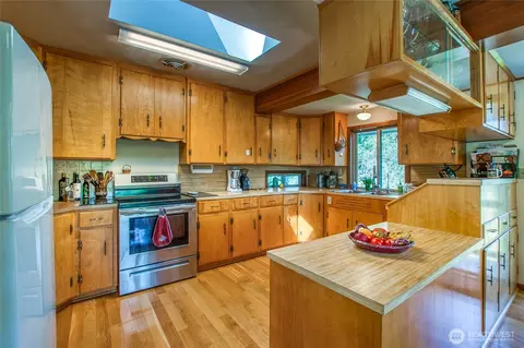 Kitchen - 239 Killebrew Lake Rd, Orcas Island, WA 98280 photo 1 of 2