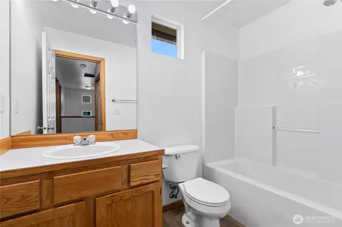 Bath - 408 Cedar Ave, Sultan, WA 98294 photo 2 of 3