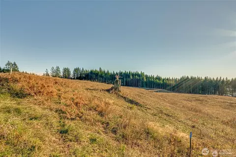 145 Resort Ln, Kalama, WA 98625