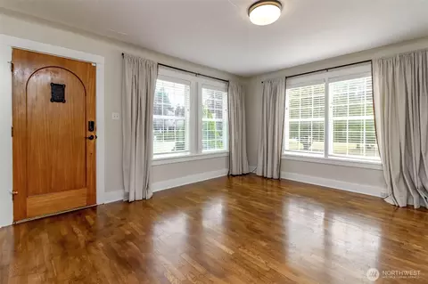 Entry Way - 3208 Porter St, Enumclaw, WA 98022 photo 1 of 3