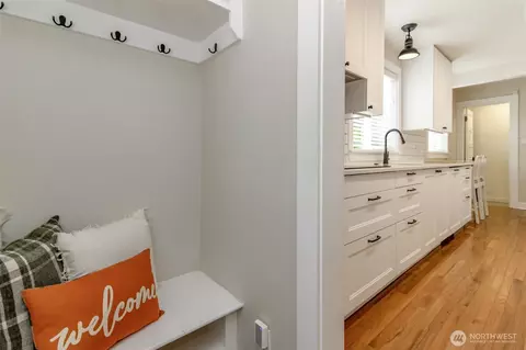 Entry Way - 3208 Porter St, Enumclaw, WA 98022 photo 2 of 3