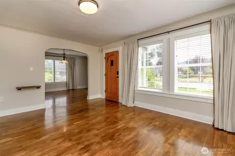 Living - 3208 Porter St, Enumclaw, WA 98022 photo 2 of 3