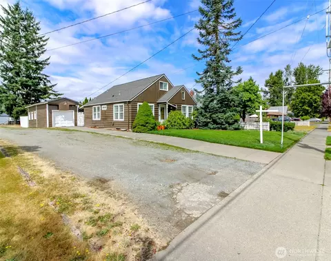 3208 Porter St, Enumclaw, WA 98022