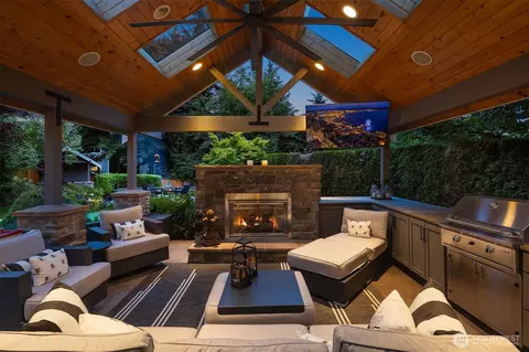 8907 NE 152nd Pl, Bothell, WA 98011
