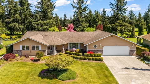 6888 Golf View Dr, Lynden, WA 98264