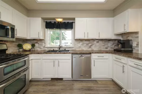 406 W 2nd St, Everson, WA 98247 photo 13