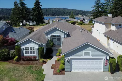 125 Seaway Pl, Port Ludlow, WA 98365