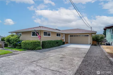 1609 Scott Pl, Bremerton, WA 98310