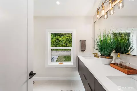 Bath - 2167 Boyer Ave E, Seattle, WA 98112 photo 5 of 6
