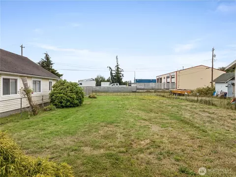2214 Pacific Ave, Hoquiam, WA 98550