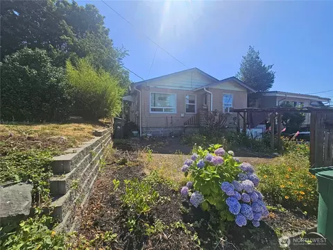 1118 Perry Ave, Bremerton, WA 98310
