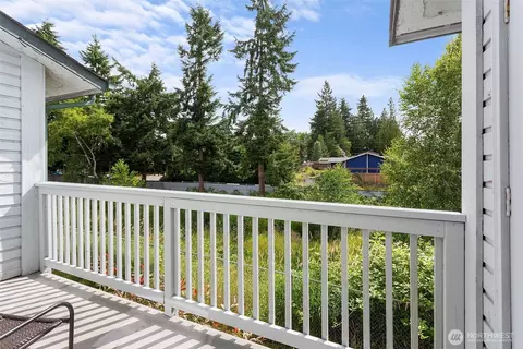 8823 Holly Dr #H206, Everett, WA 98208